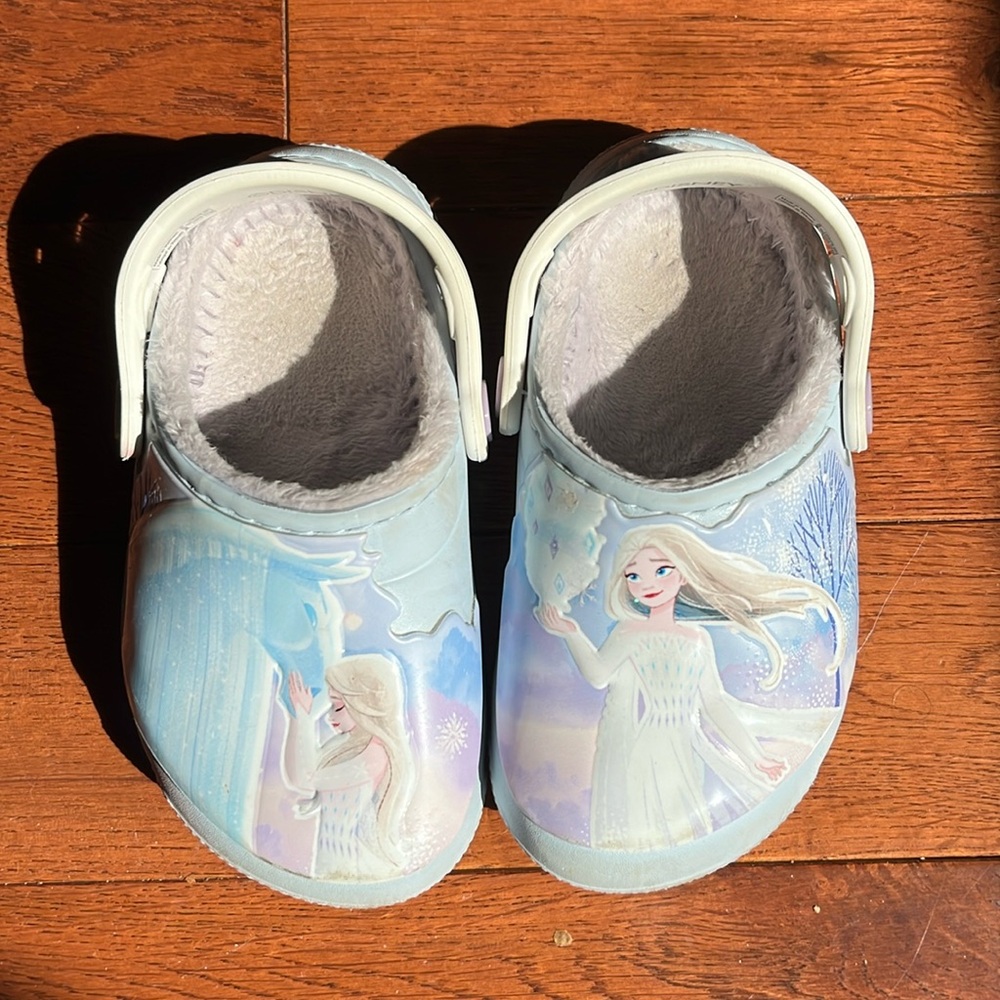 Frozen 2 Crocs, C8